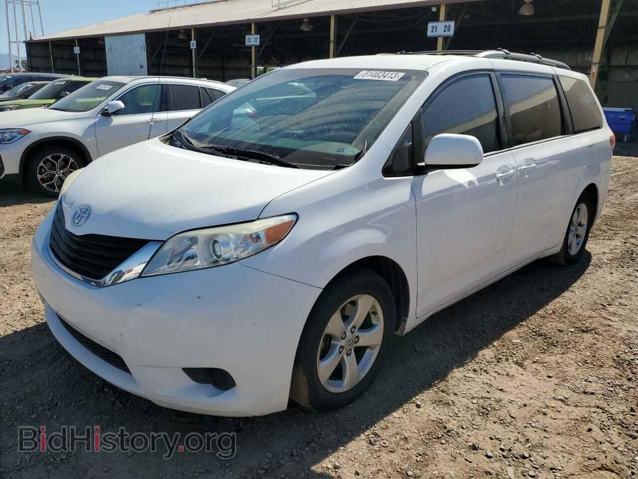 Photo 5TDKK3DC8DS382208 - TOYOTA SIENNA 2013