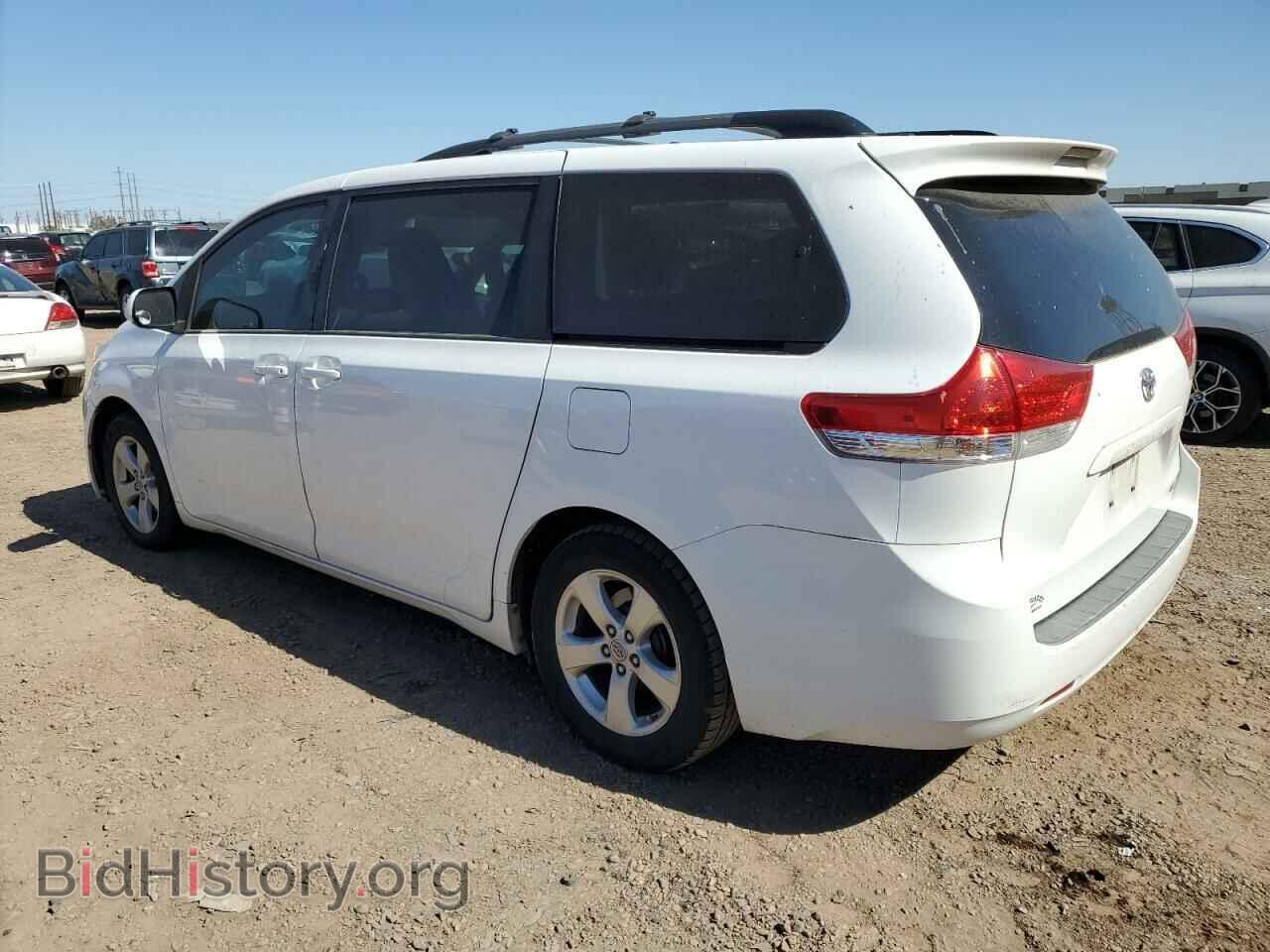 2013 TOYOTA SIENNA - VIN: 5TDKK3DC8DS382208 - Фото 2