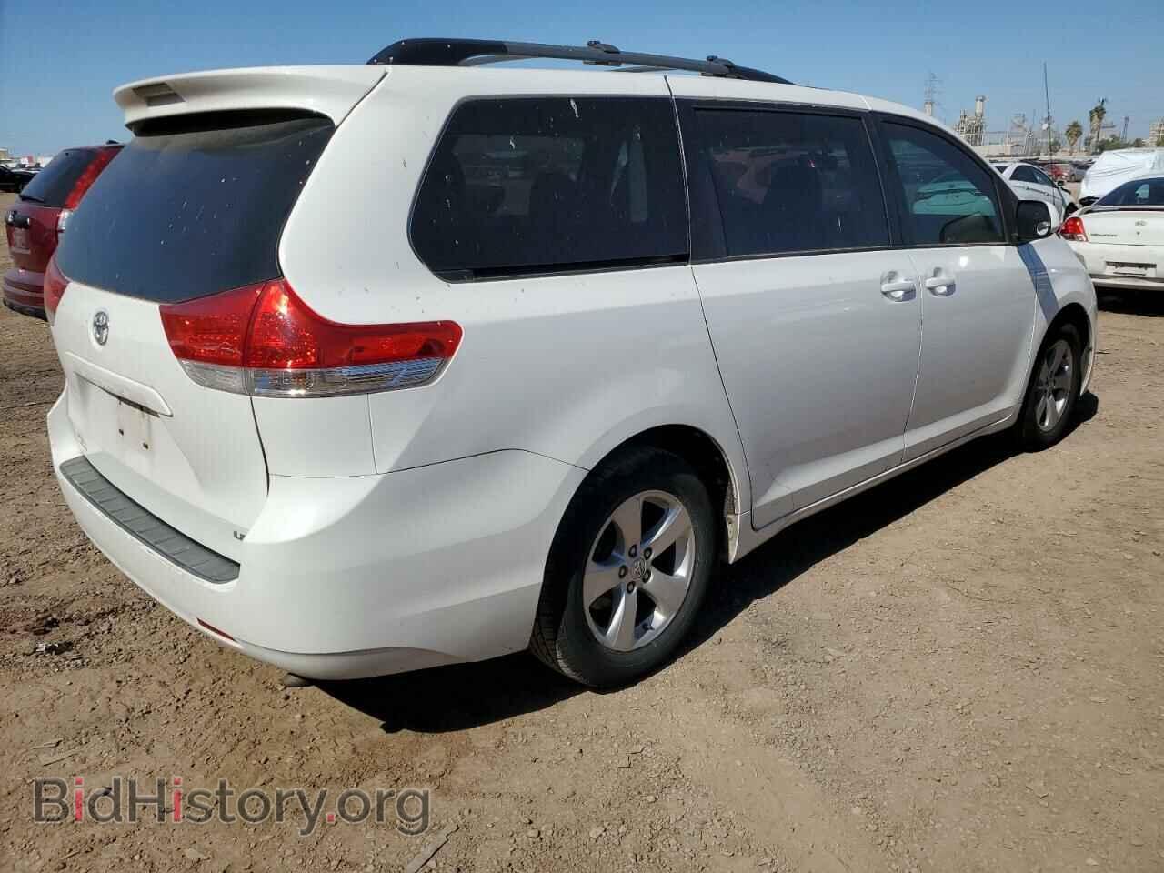 2013 TOYOTA SIENNA - VIN: 5TDKK3DC8DS382208 - Фото 3