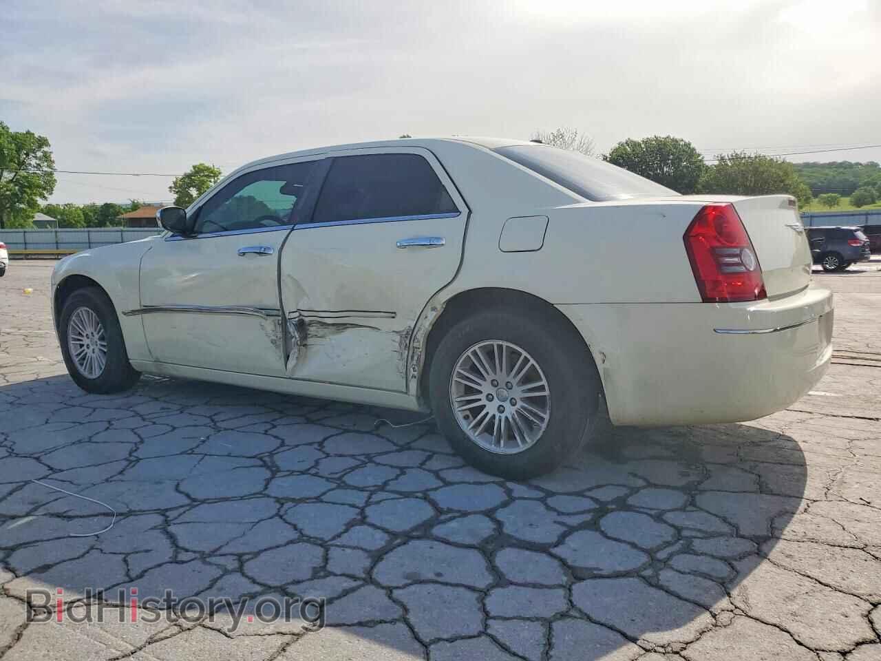 2010 CHRYSLER 300 - VIN: 2C3CA5CV0AH241895 - Фото 2