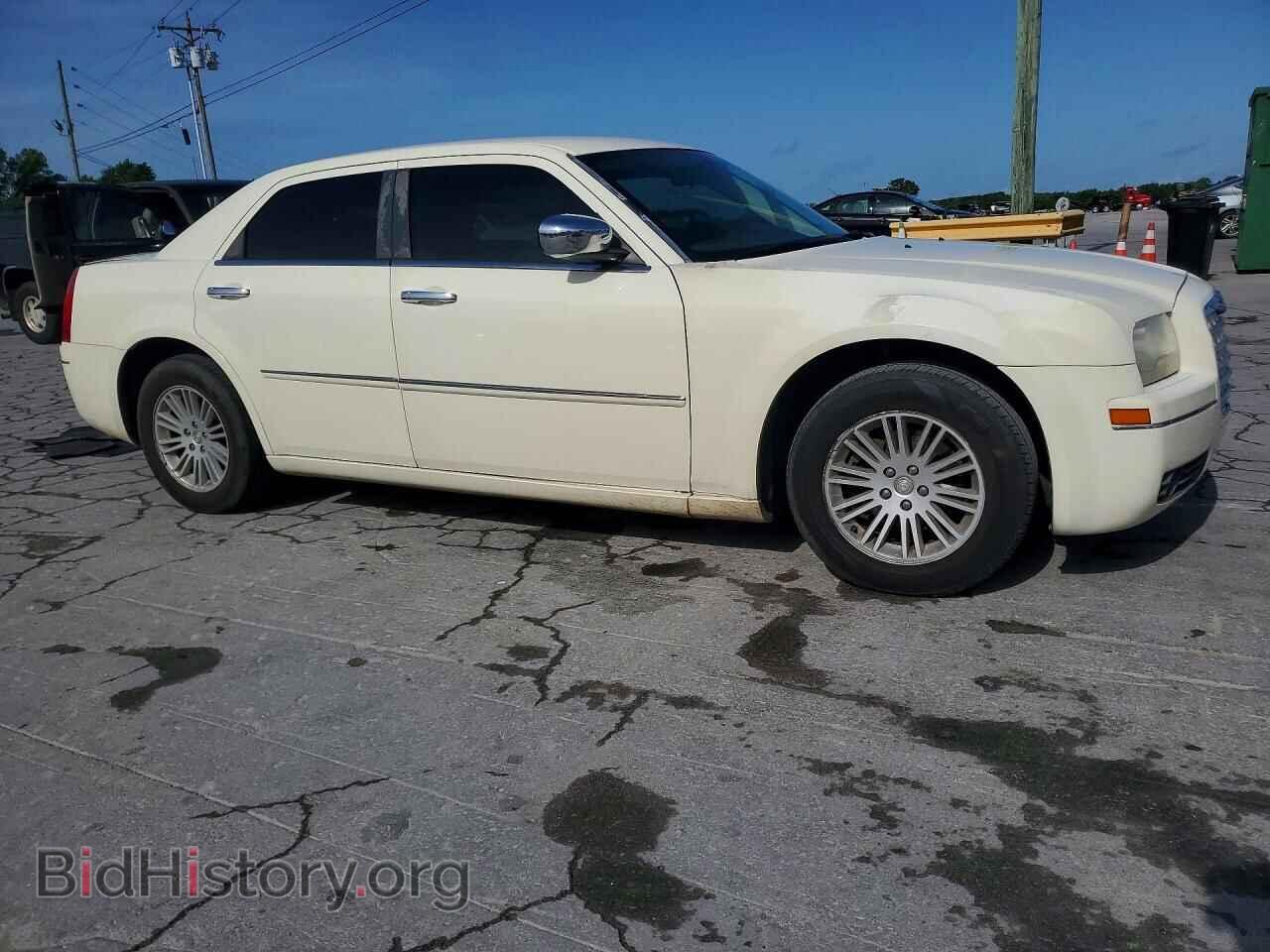 2010 CHRYSLER 300 - VIN: 2C3CA5CV0AH241895 - Фото 4