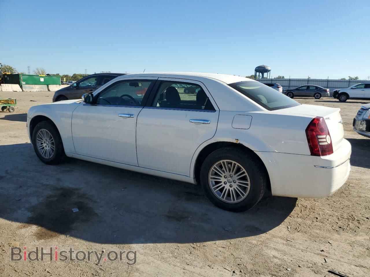 2010 CHRYSLER 300 - VIN: 2C3CA4CD8AH139746 - Фото 2
