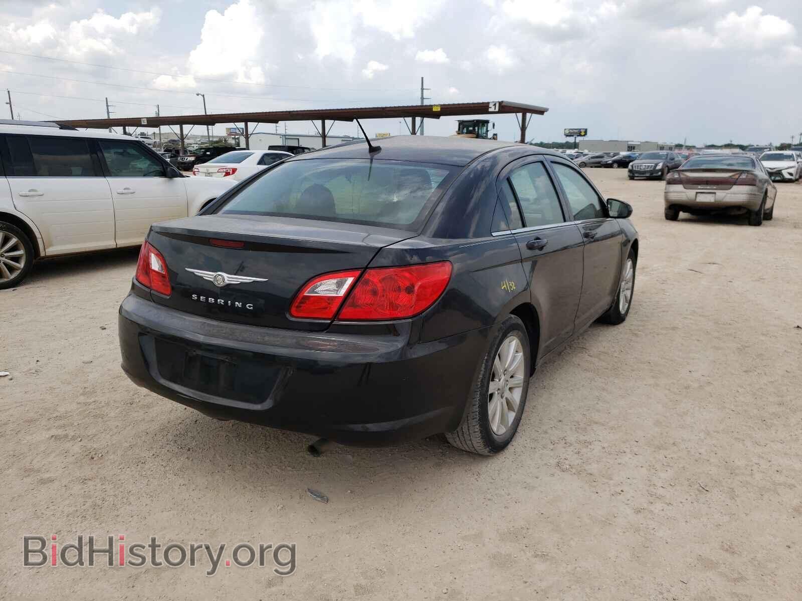 2010 CHRYSLER SEBRING - VIN: 1C3CC5FB7AN208685 - Фото 4