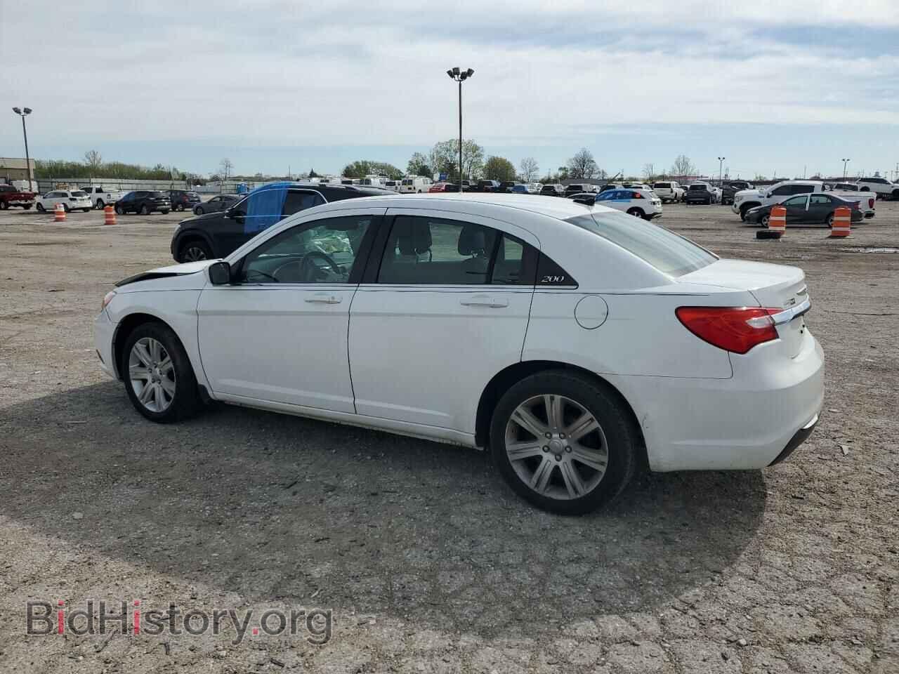 2011 CHRYSLER 200 - VIN: 1C3BC1FB5BN618584 - Photo 2