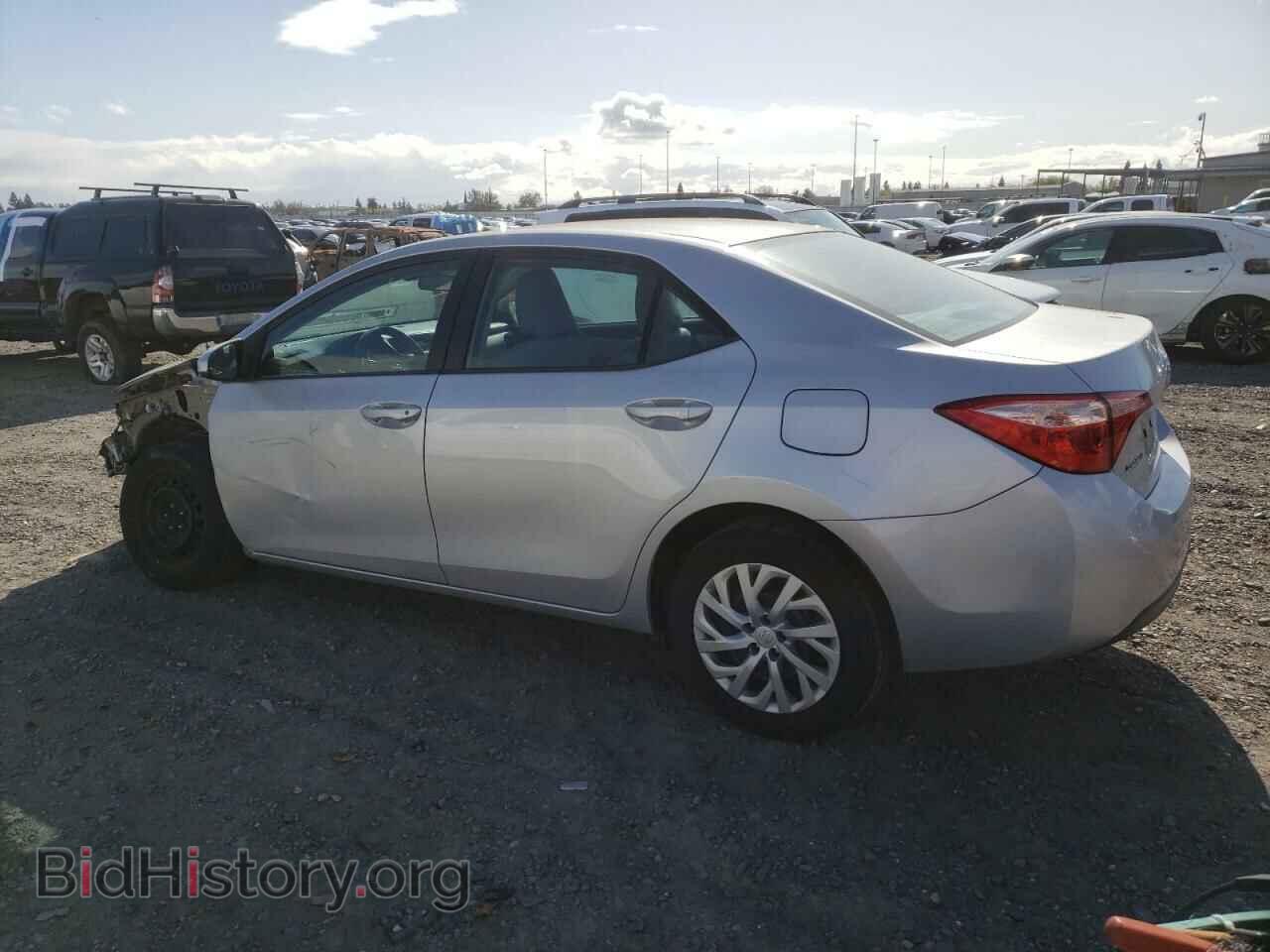 2017 TOYOTA COROLLA - VIN: 5YFBURHE2HP570780 - Фото 2