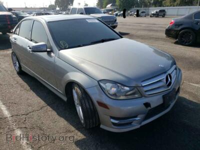2013 Mercedes-Benz C-CLASS C 250, серебристый — VIN WDDGF4HB6DA787889, Copart
