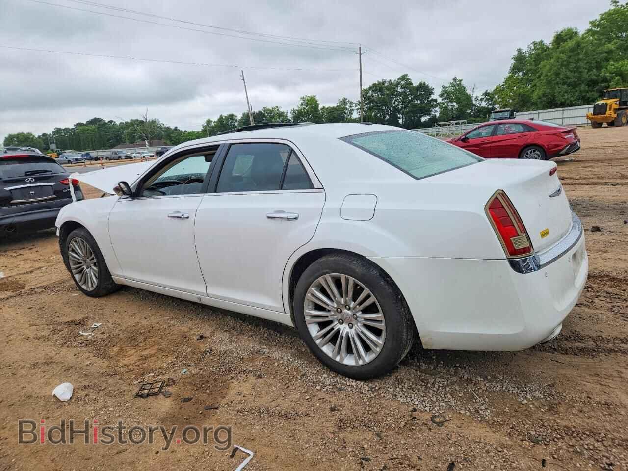 2011 CHRYSLER 300 - VIN: 2C3CA6CT1BH528376 - Photo 2