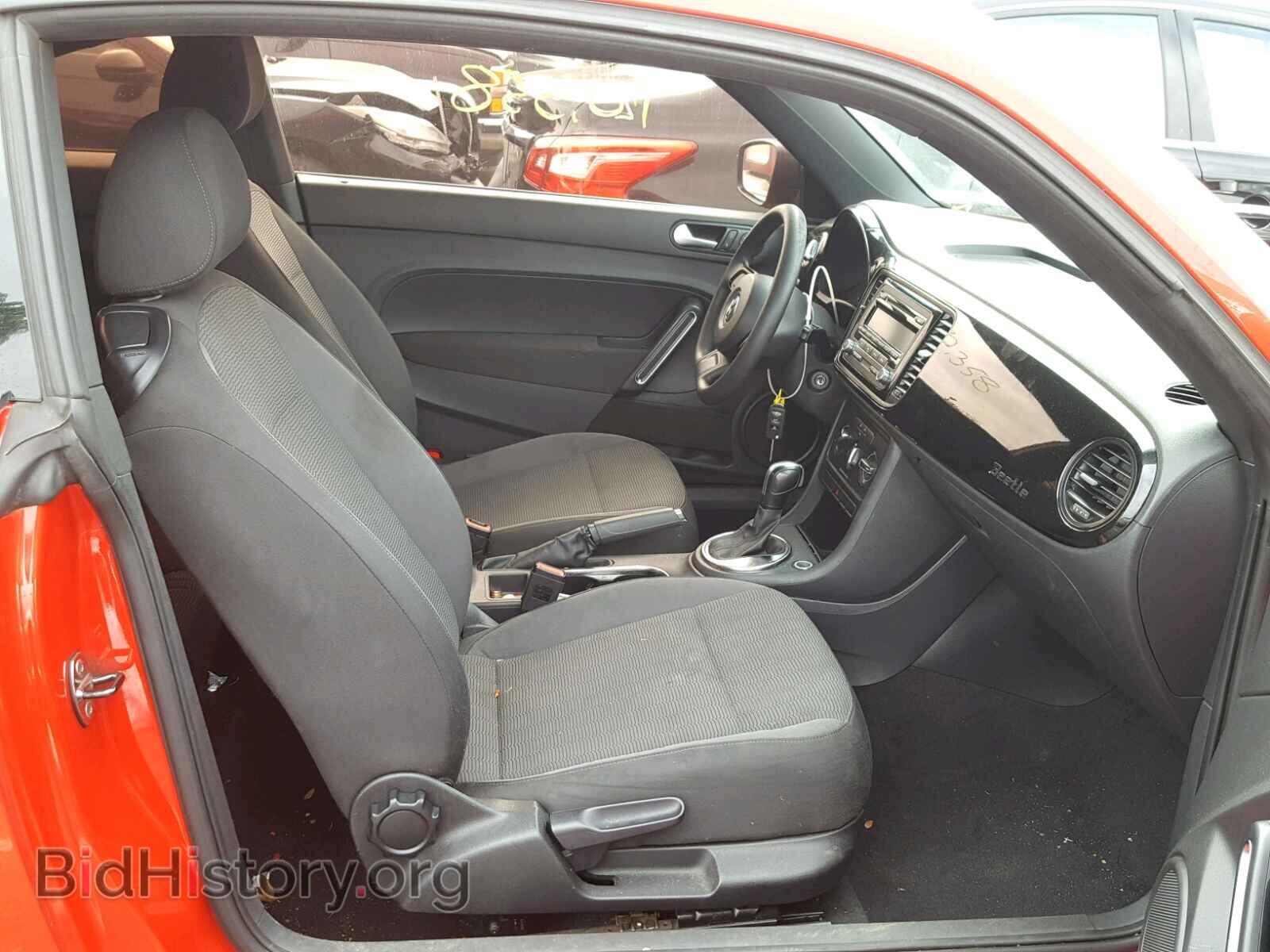 2013 VOLKSWAGEN BEETLE - VIN: 3VWFP7AT8DM613247 - Фото 5