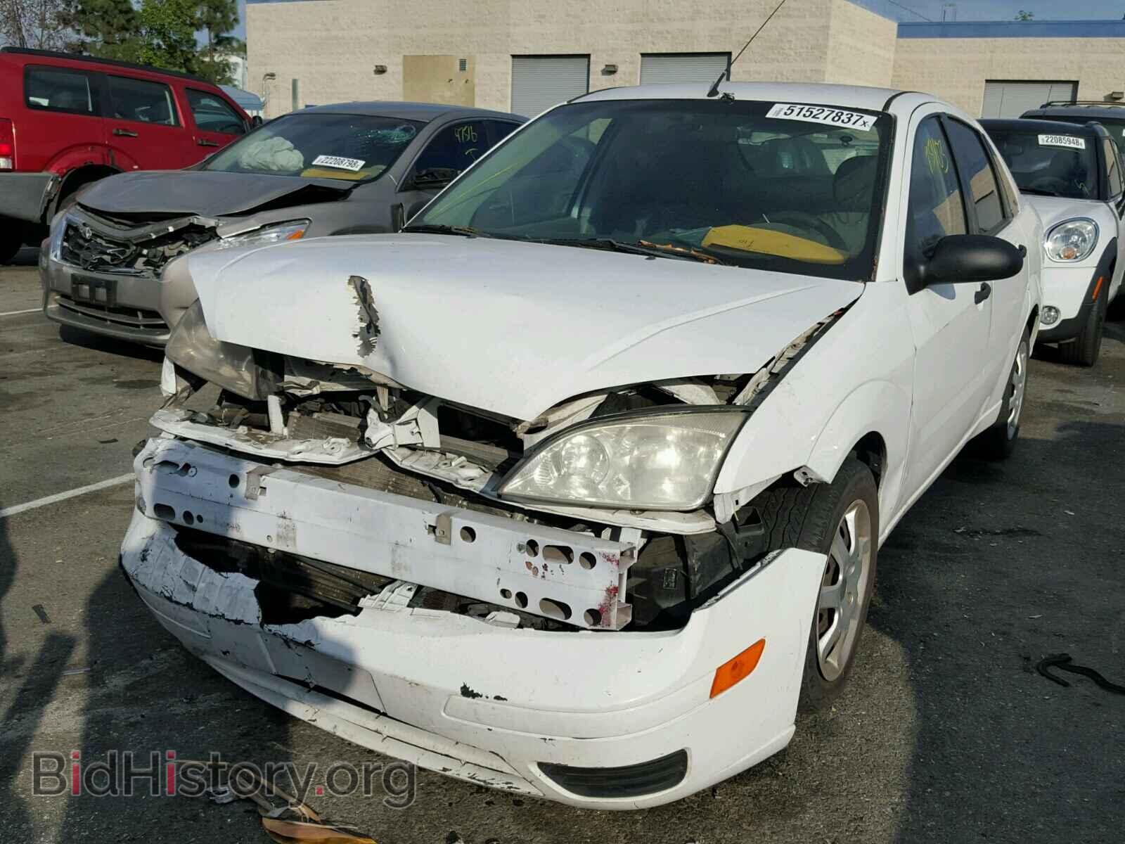 2005 FORD FOCUS - VIN: 1FAFP34NX5W275527 - Фото 2