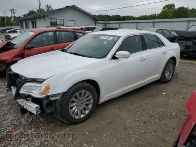 2013 Chrysler 300, white — VIN 2C3CCAAG2DH588222, Copart