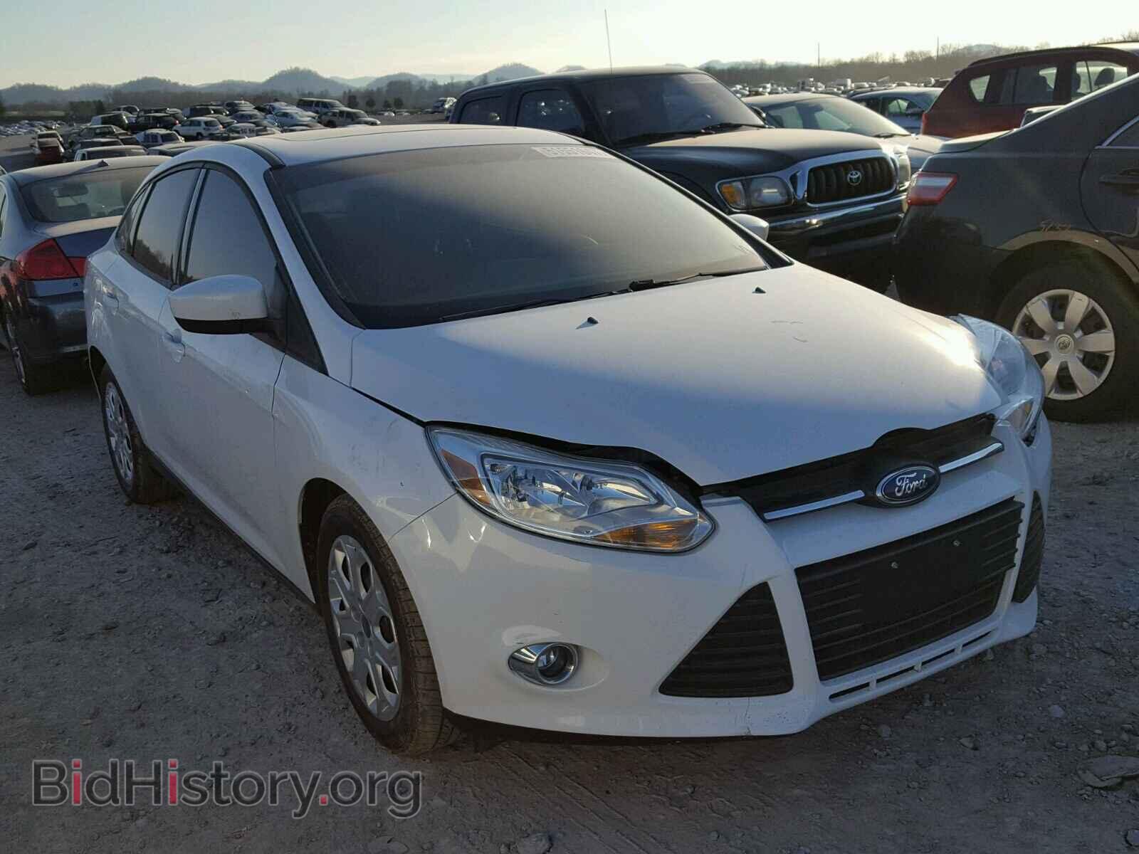 Photo 1FAHP3F21CL308408 - FORD FOCUS 2012