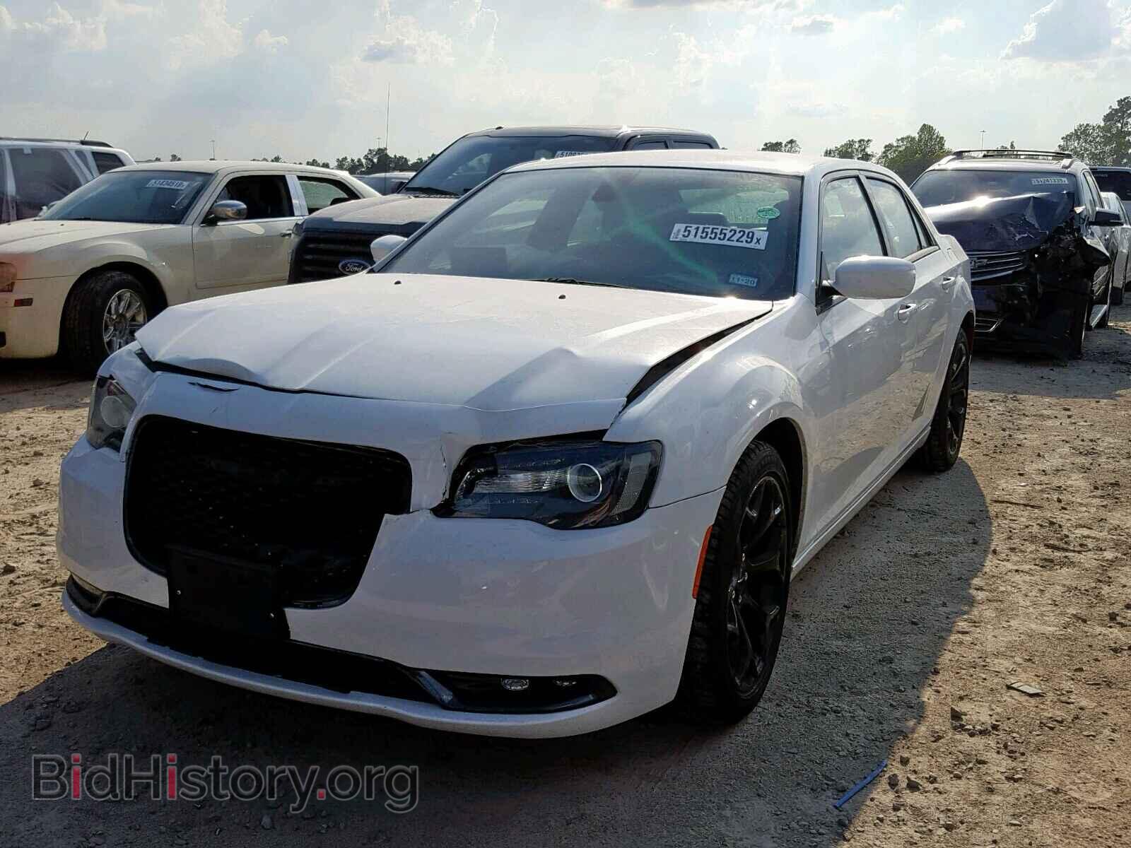2019 CHRYSLER 300 - VIN: 2C3CCABG4KH555427 - Фото 2