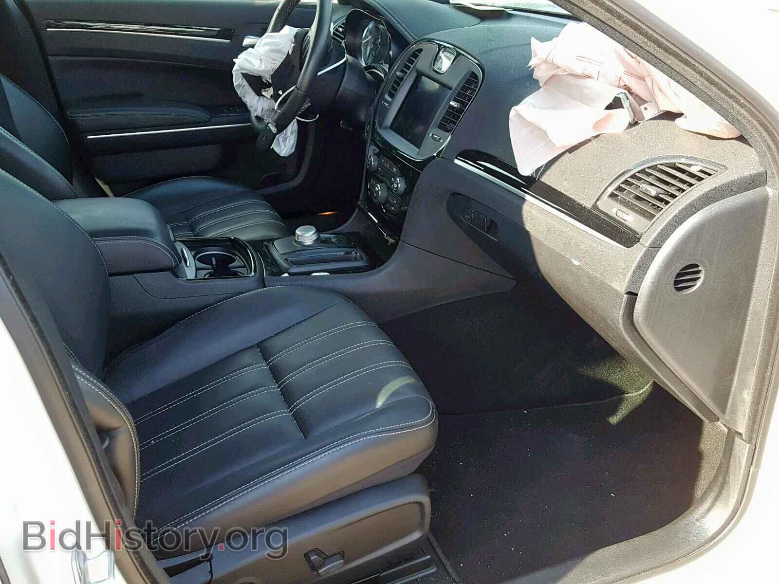 2019 CHRYSLER 300 - VIN: 2C3CCABG4KH555427 - Фото 5