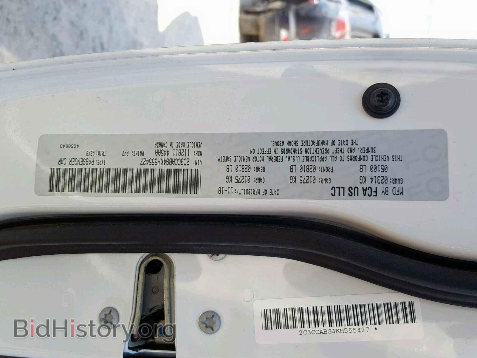 2019 CHRYSLER 300 - VIN: 2C3CCABG4KH555427 - Фото 10