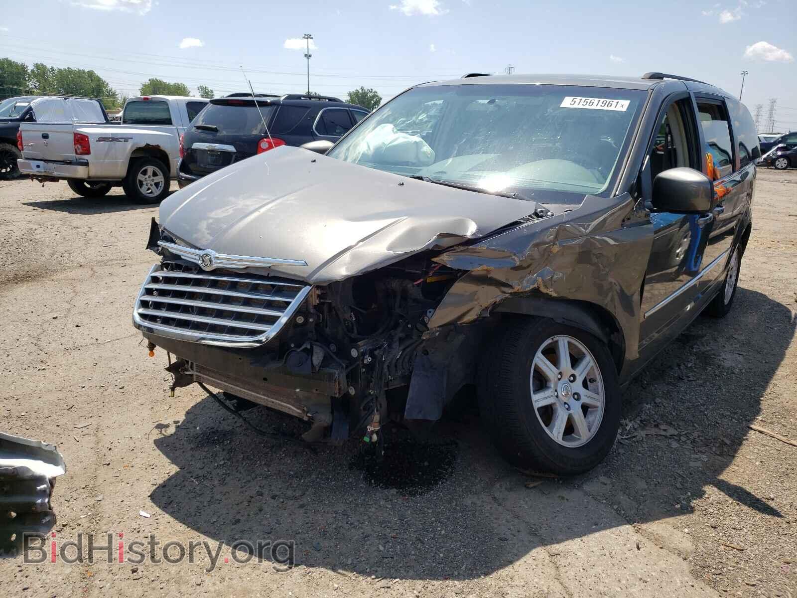 2010 CHRYSLER MINIVAN - VIN: 2A4RR5DX9AR359589 - Фото 2