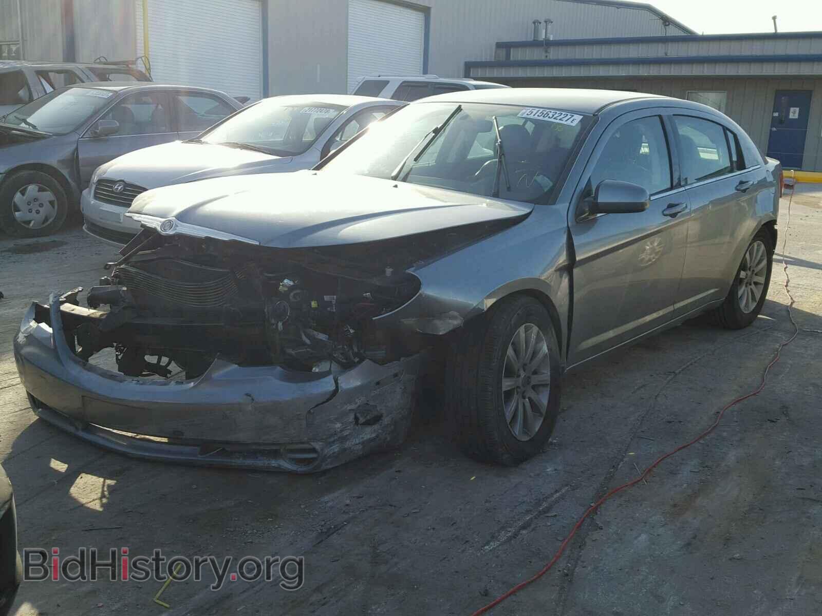 2010 CHRYSLER SEBRING - VIN: 1C3CC5FB8AN228301 - Фото 2