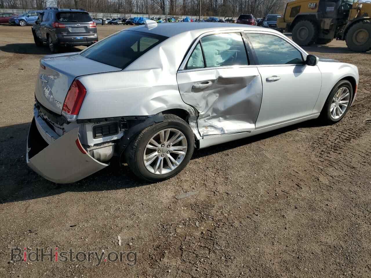 2019 CHRYSLER 300 - VIN: 2C3CCAAG4KH729031 - Фото 3