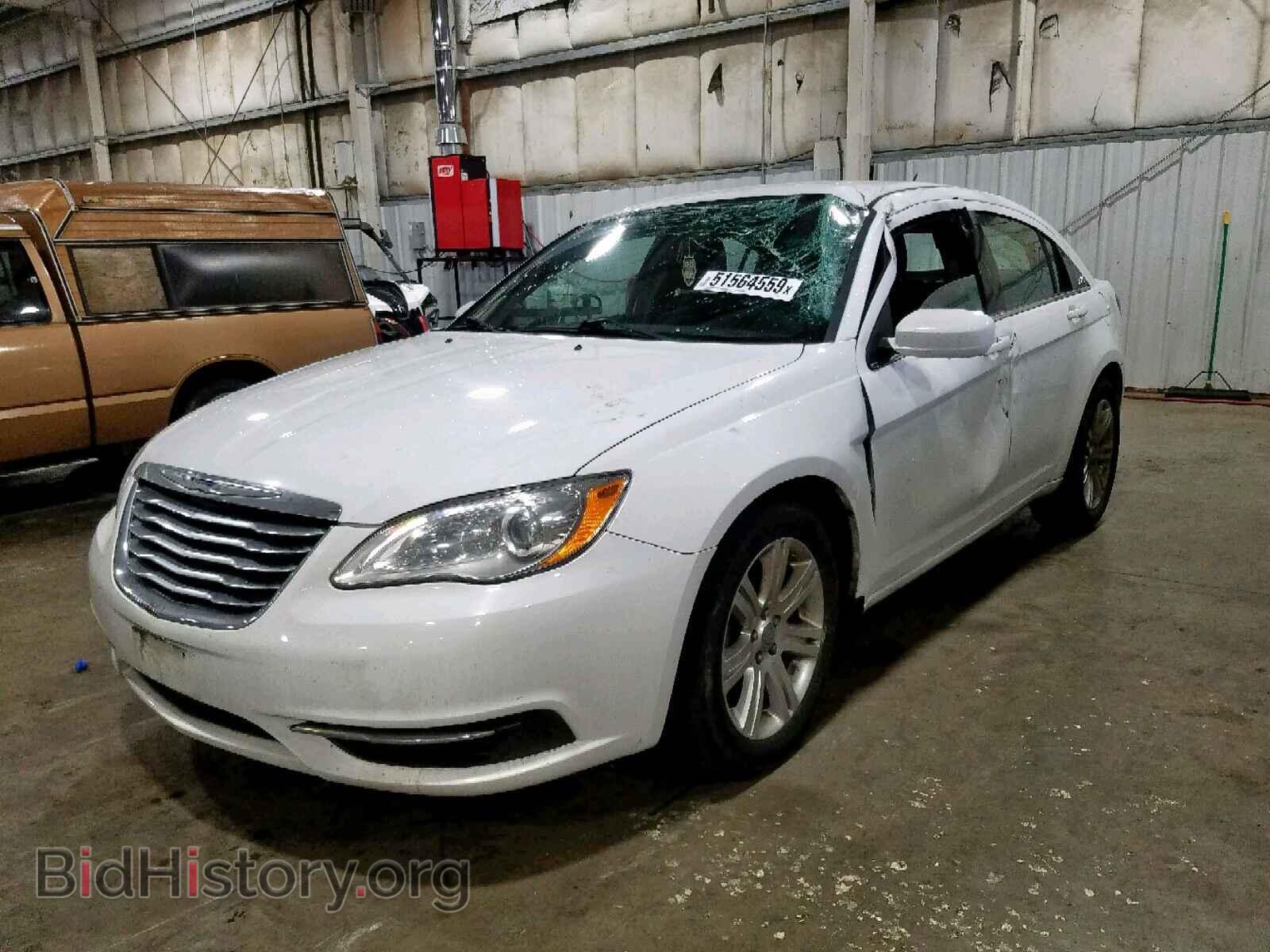 2013 CHRYSLER 200 - VIN: 1C3CCBAB2DN705671 - Фото 2