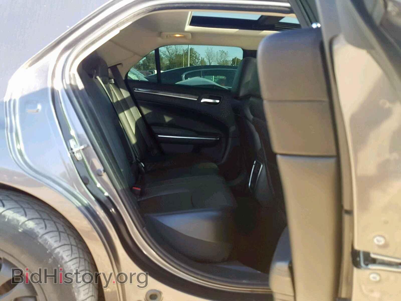 2016 CHRYSLER 300 - VIN: 2C3CCARG5GH230637 - Фото 6