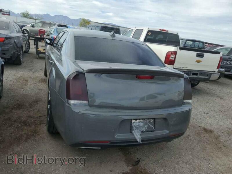 2017 Chrysler 300 (VIN 2C3CCABG0HH516469) — фото 6 из 12