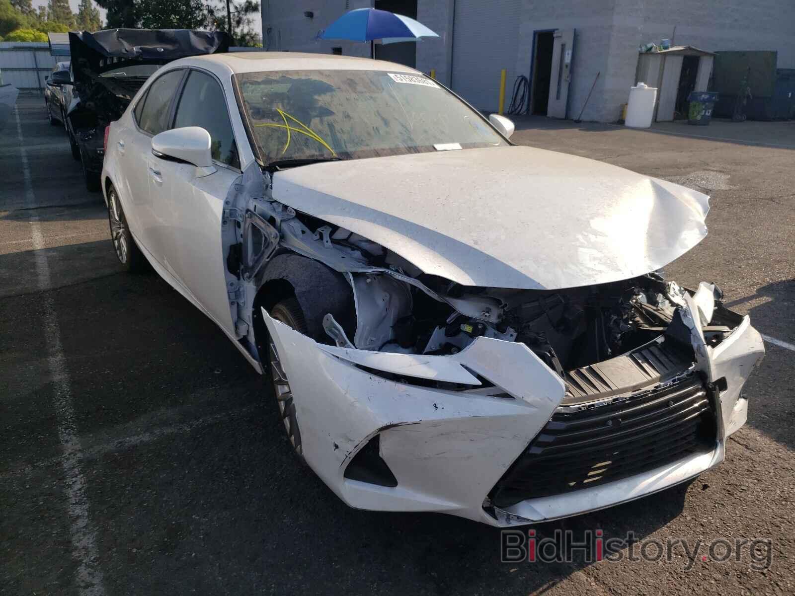 Photo JTHBA1D21J5067443 - LEXUS IS 2018