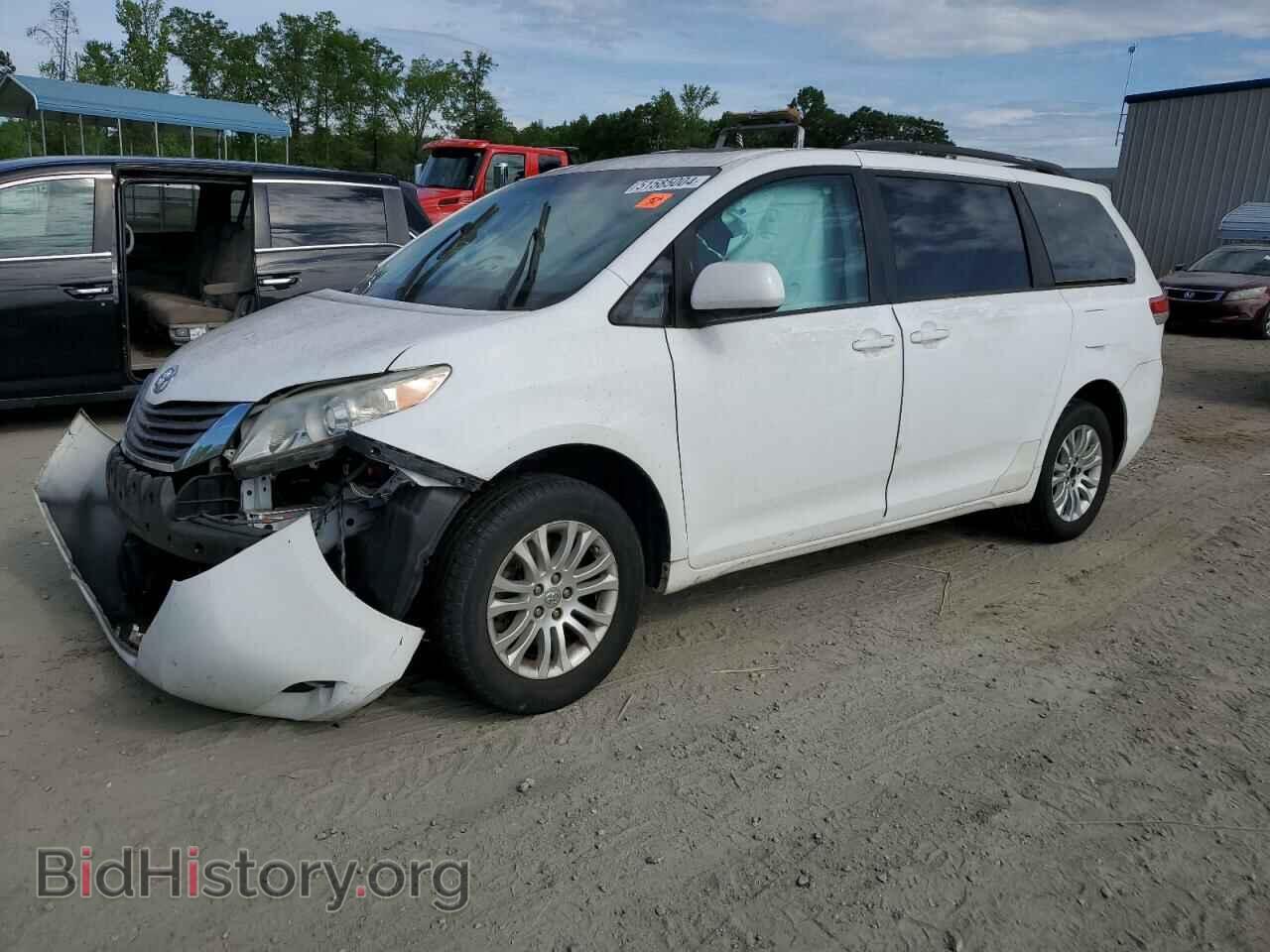 Photo 5TDYK3DC5BS097635 - TOYOTA All Models 2011