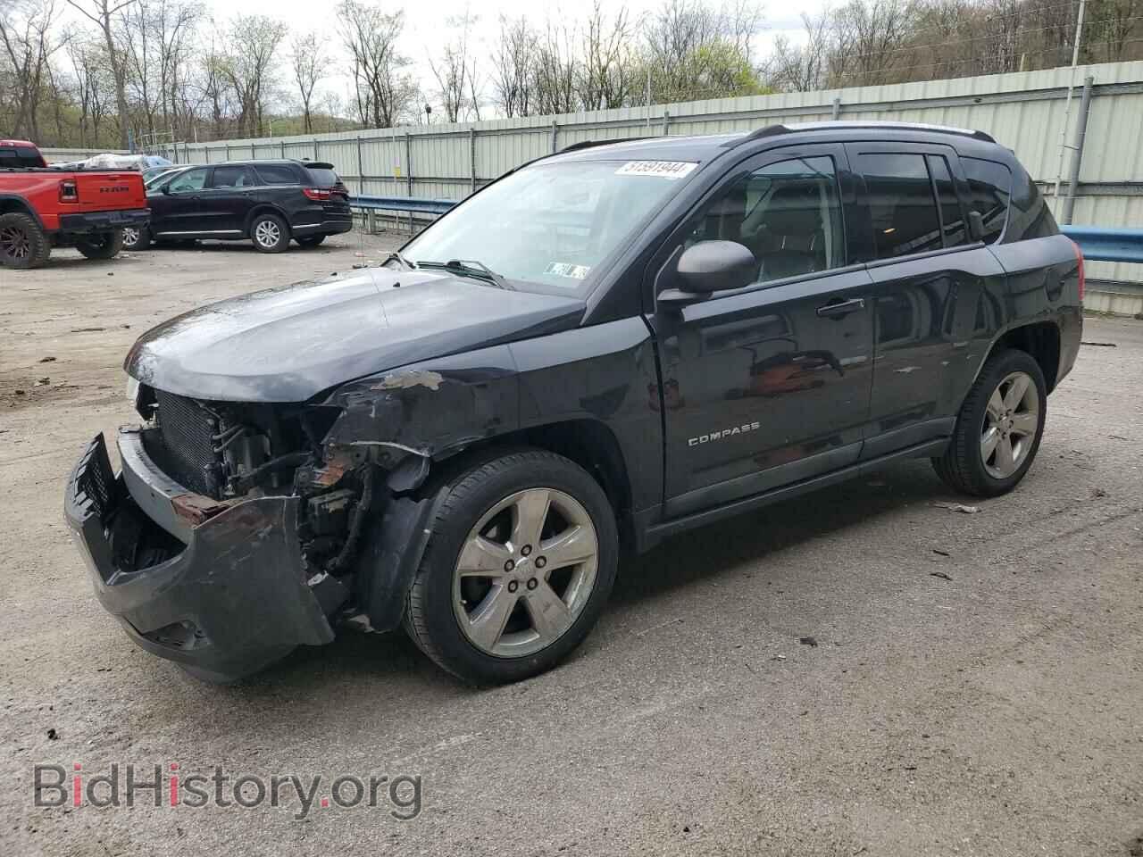 Photo 1J4NF5FB2BD169856 - JEEP COMPASS 2011