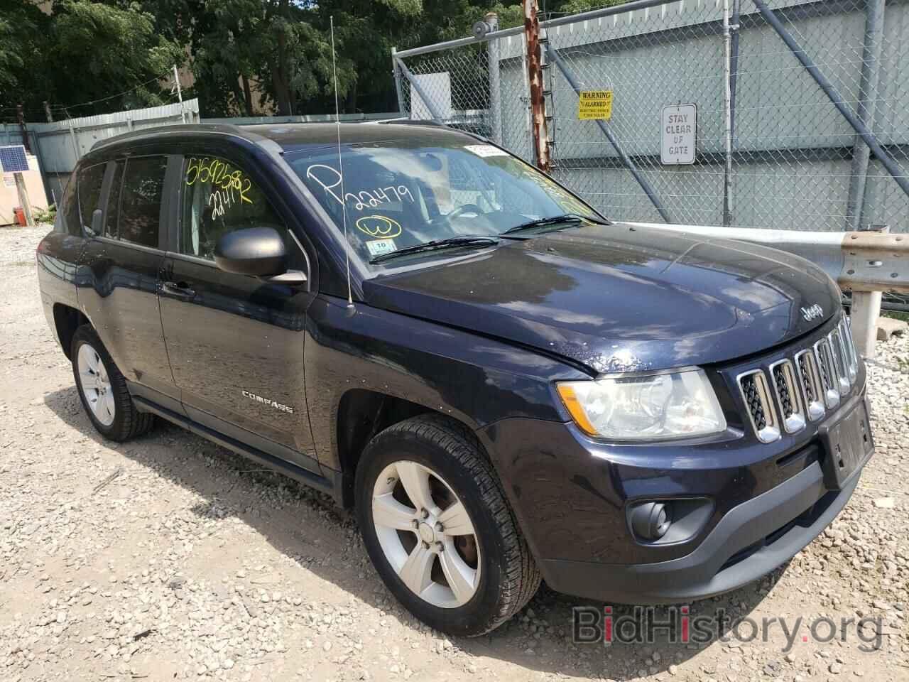 Photo 1J4NF1FBXBD225857 - JEEP COMPASS 2011