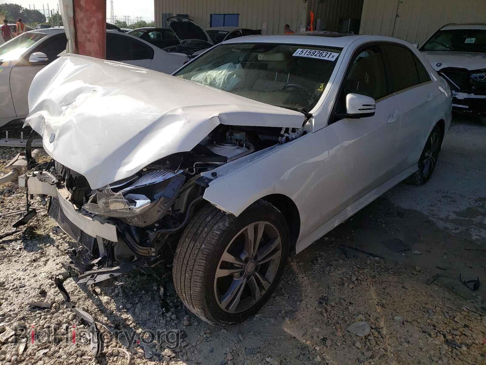 2015 MERCEDES-BENZ E-CLASS - VIN: WDDHF5KB1FB090940 - Фото 2