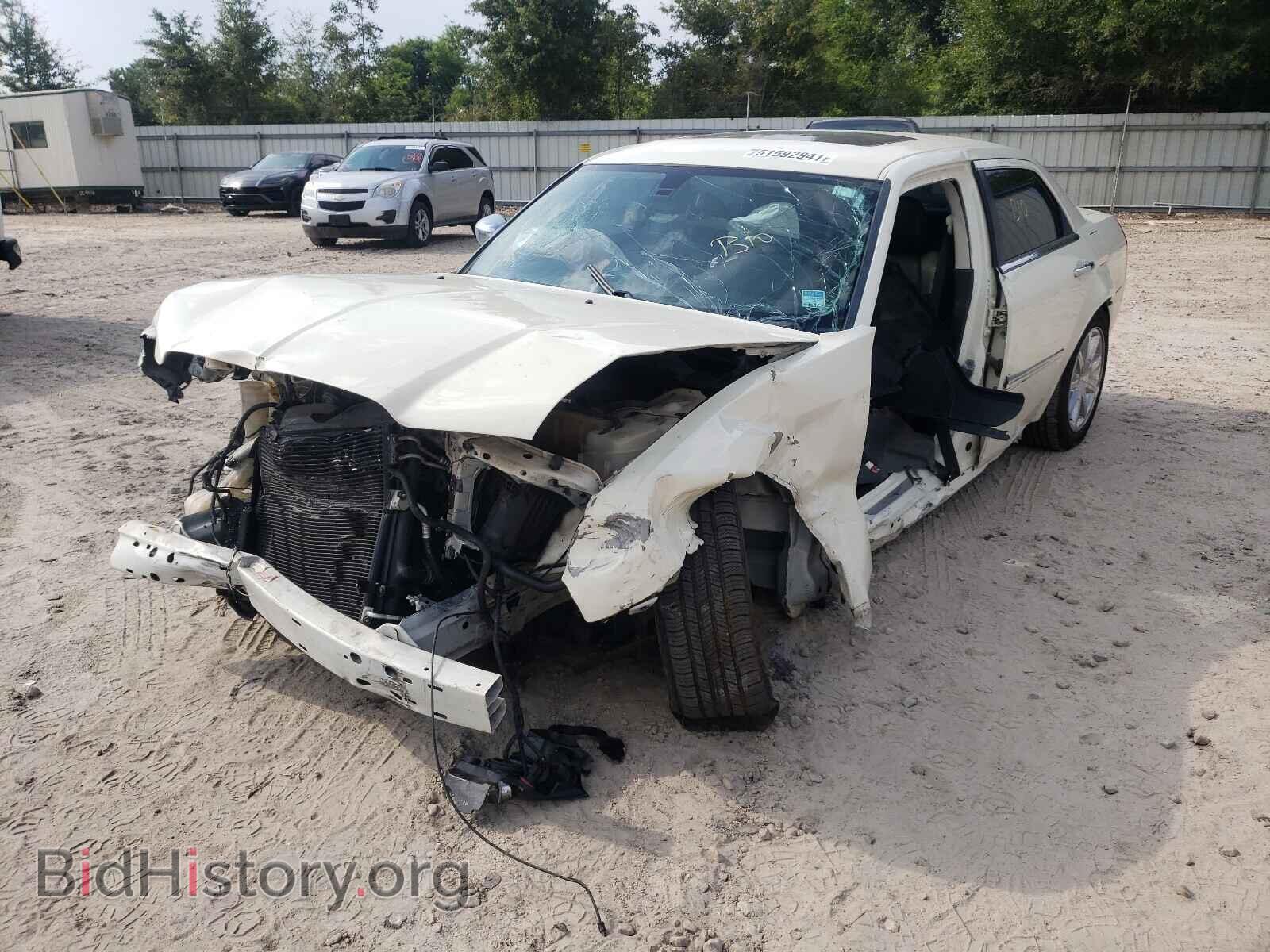2010 CHRYSLER 300 - VIN: 2C3CA6CTXAH211257 - Фото 2