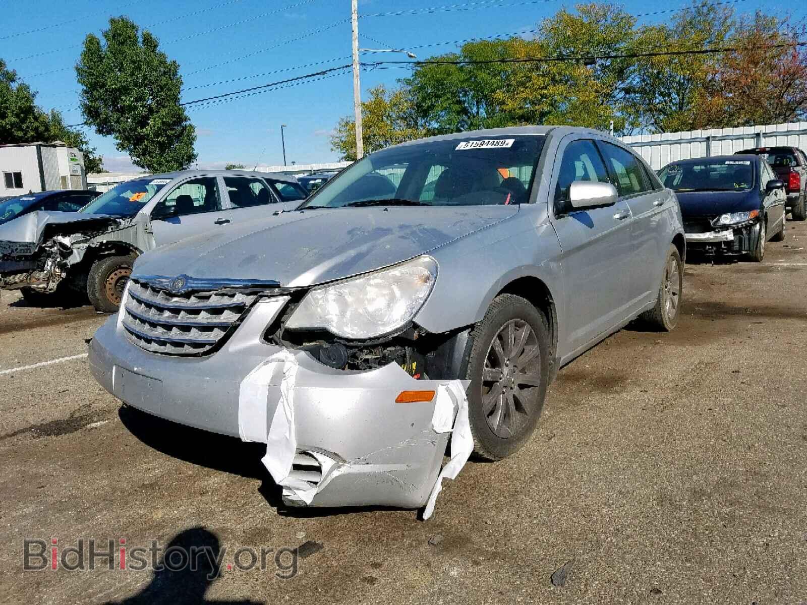 2010 CHRYSLER SEBRING - VIN: 1C3CC5FB5AN137048 - Фото 2