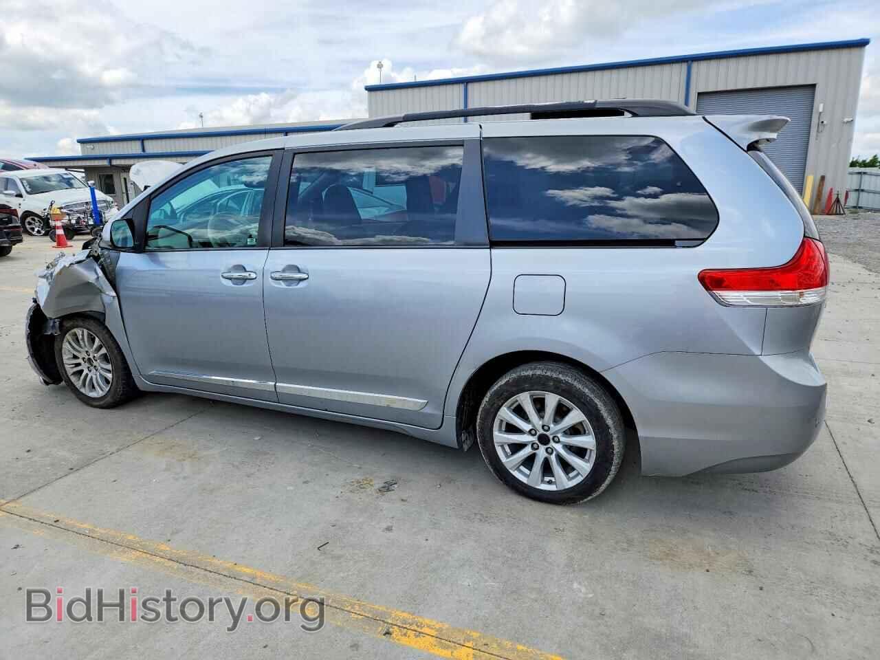 2013 TOYOTA SIENNA - VIN: 5TDYK3DC8DS396605 - Фото 2