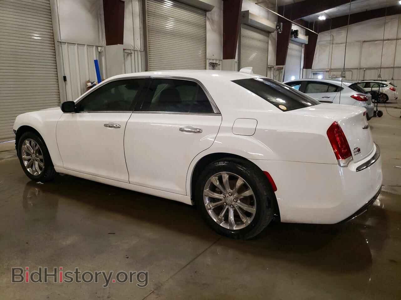 2018 CHRYSLER 300 - VIN: 2C3CCAKG2JH214719 - Фото 2