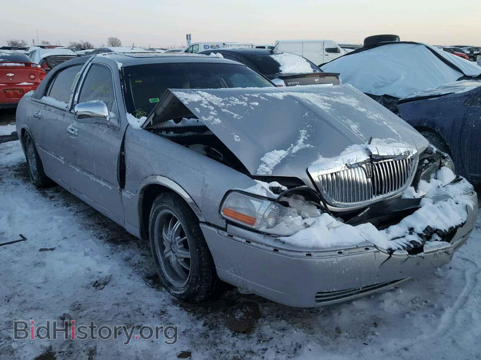 Photo 1LNHM81WX3Y700683 - LINCOLN TOWNCAR 2003
