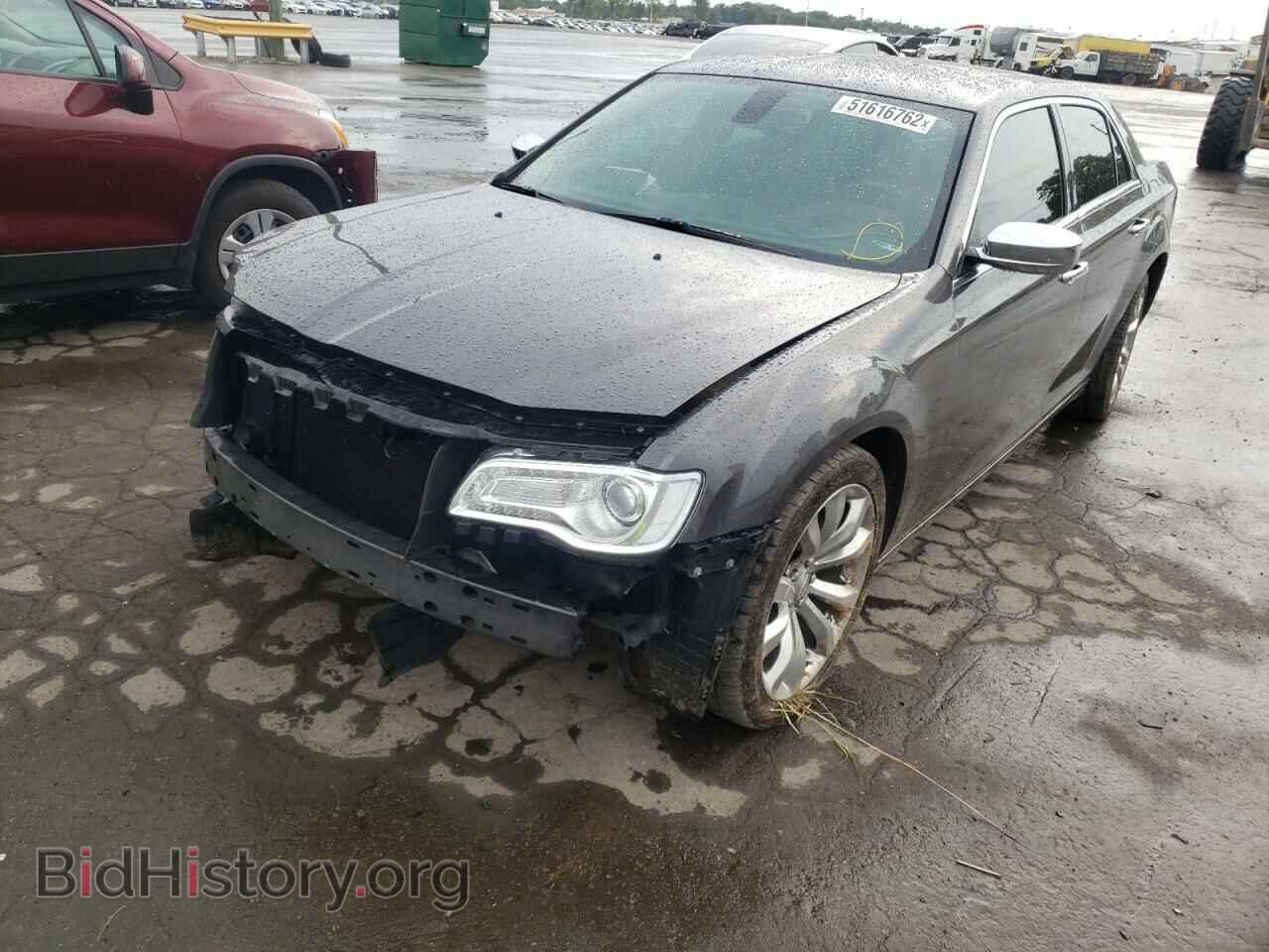 2019 CHRYSLER 300 - VIN: 2C3CCAEG7KH631265 - Фото 2