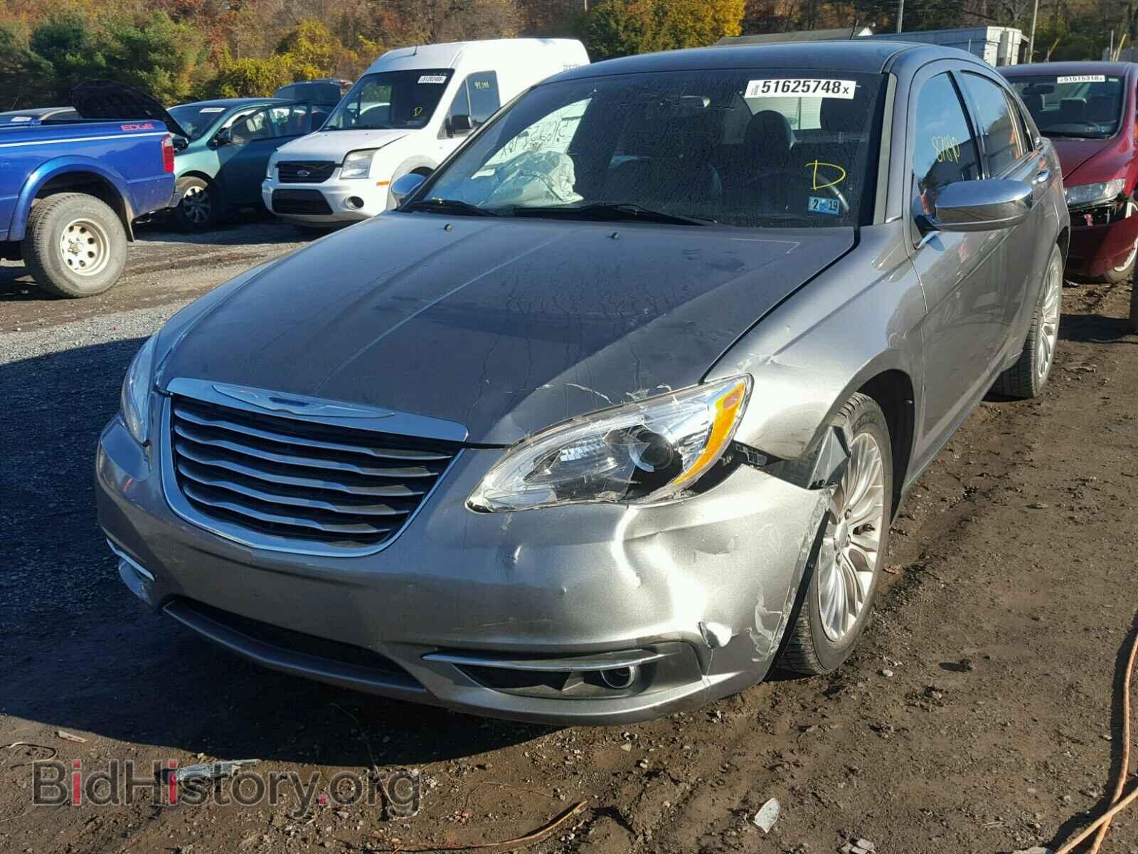 2013 CHRYSLER 200 - VIN: 1C3CCBCG1DN612018 - Фото 2