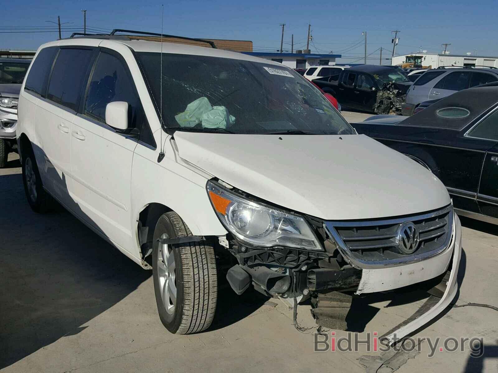 Photo 2V4RW3DG4BR739918 - VOLKSWAGEN ROUTAN 2011