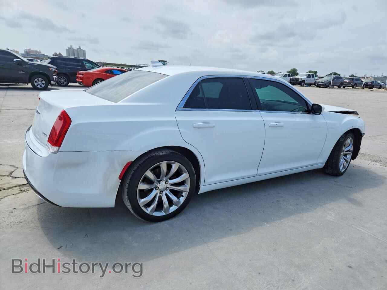 2016 CHRYSLER 300 - VIN: 2C3CCAAG1GH313753 - Фото 3