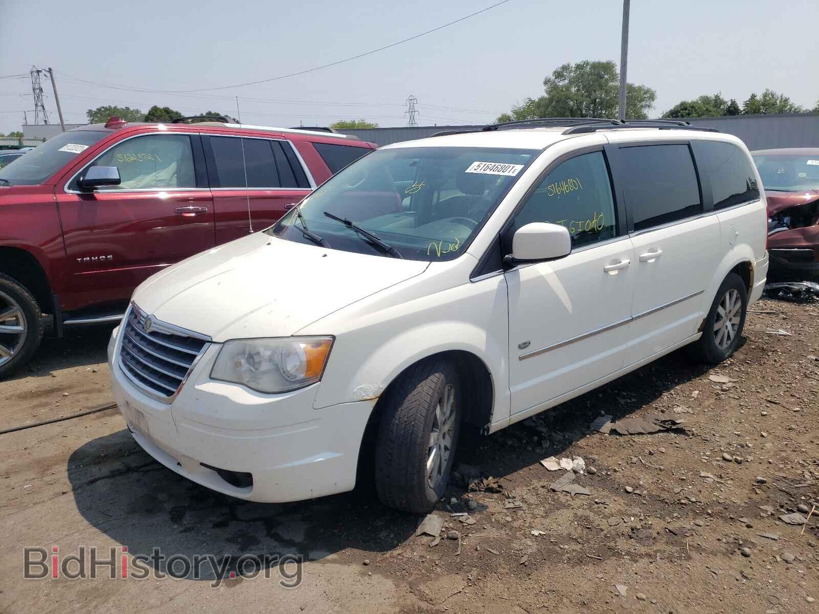 2009 CHRYSLER MINIVAN - VIN: 2A8HR54X09R652979 - Фото 2