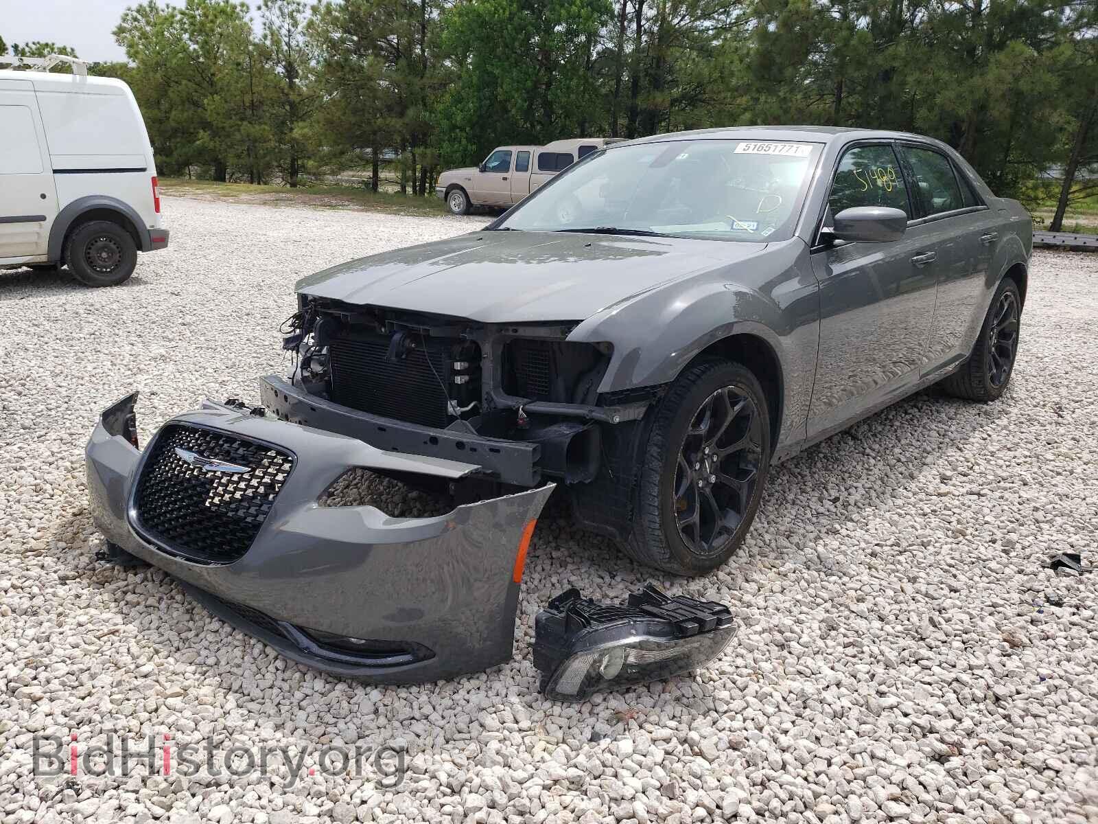 2019 CHRYSLER 300 - VIN: 2C3CCABG7KH516590 - Фото 2