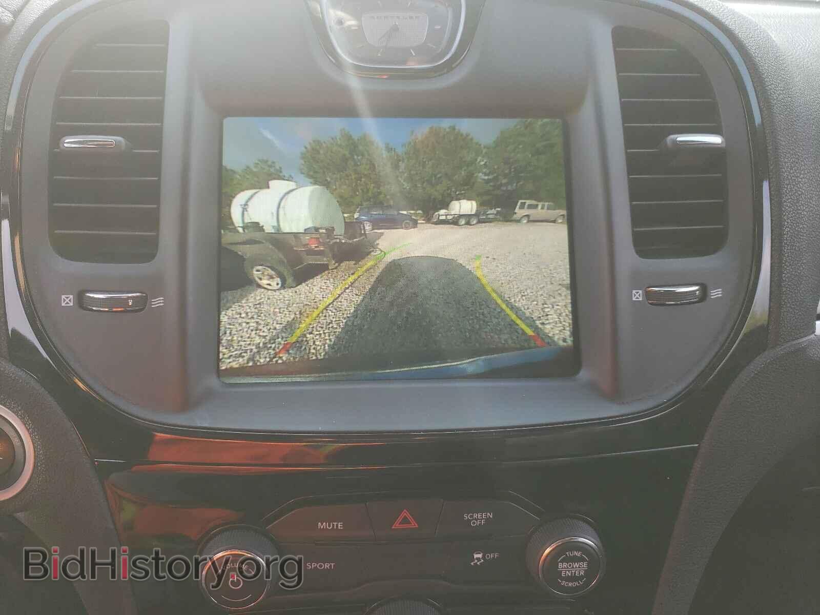 2019 CHRYSLER 300 - VIN: 2C3CCABG7KH516590 - Фото 9