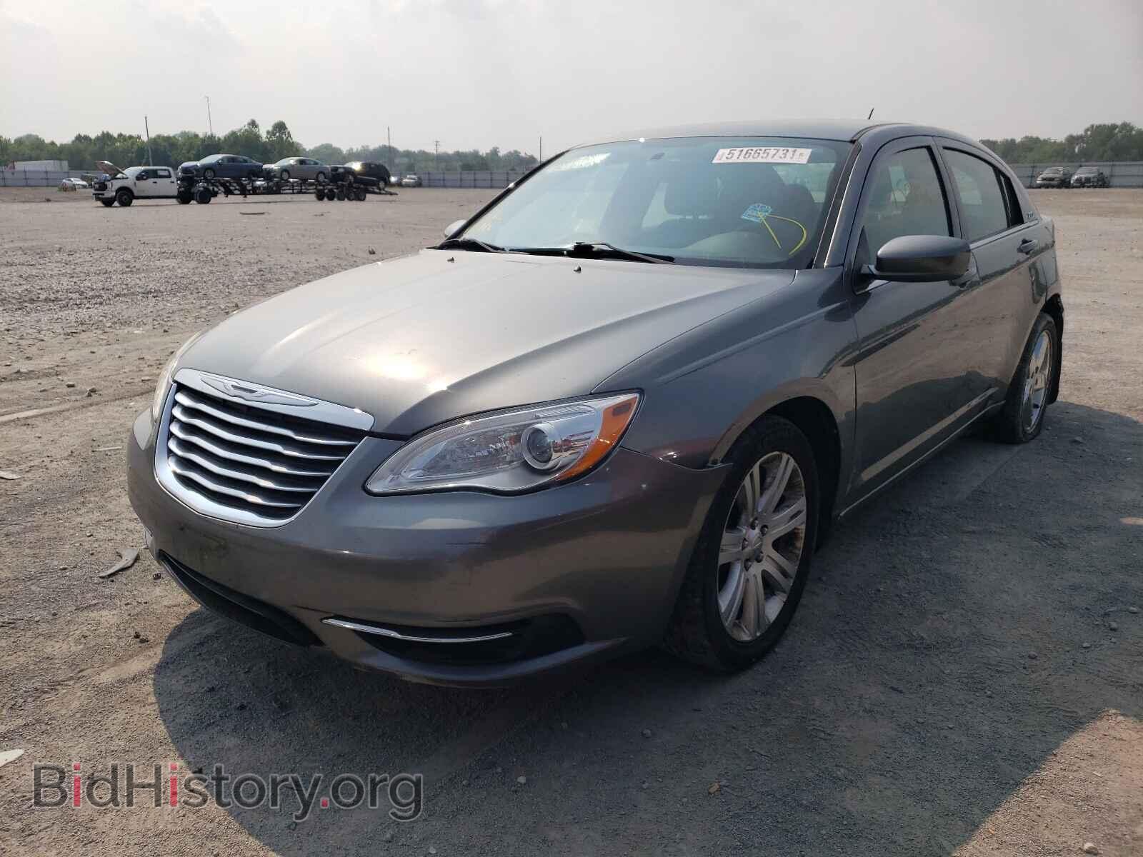 2013 CHRYSLER 200 - VIN: 1C3CCBBB7DN598180 - Фото 2