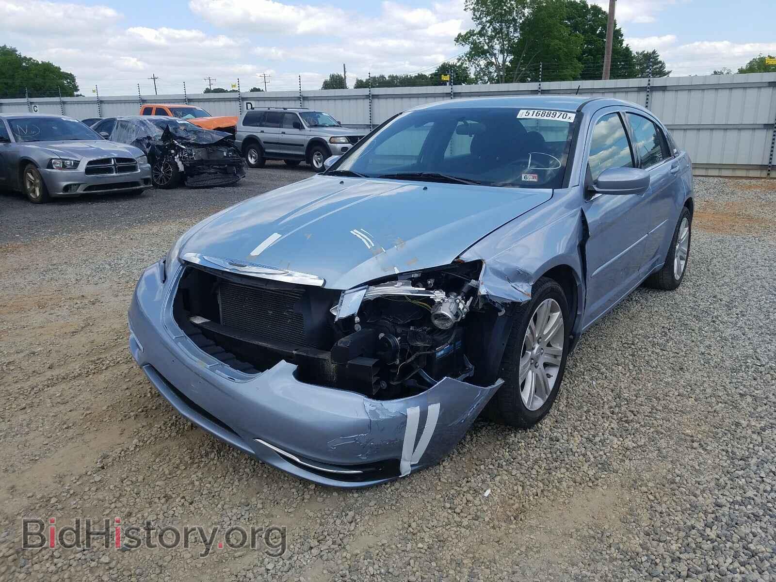 2013 CHRYSLER 200 - VIN: 1C3CCBBB9DN656225 - Фото 2