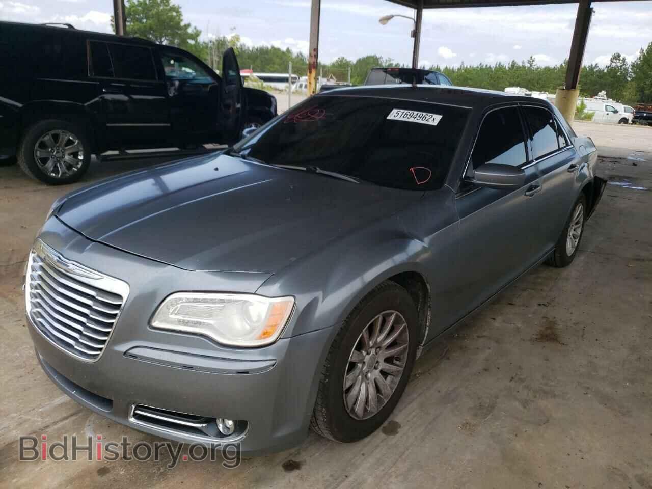 2013 CHRYSLER 300 - VIN: 2C3CCAAG4DH633855 - Фото 2