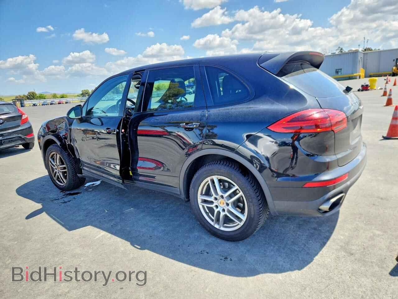 2016 PORSCHE CAYENNE - VIN: WP1AA2A21GLA00996 - Photo 2