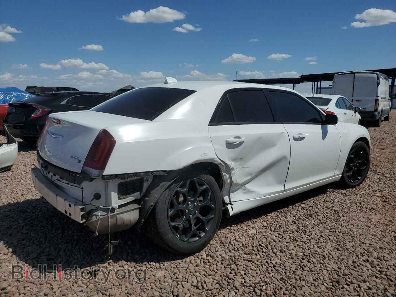 2019 CHRYSLER 300 - VIN: 2C3CCAGG0KH539766 - Фото 3