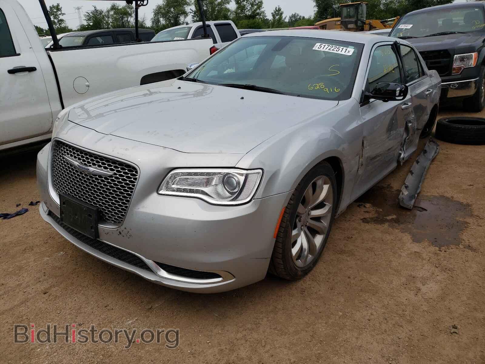 2019 CHRYSLER 300 - VIN: 2C3CCAAGXKH628916 - Фото 2