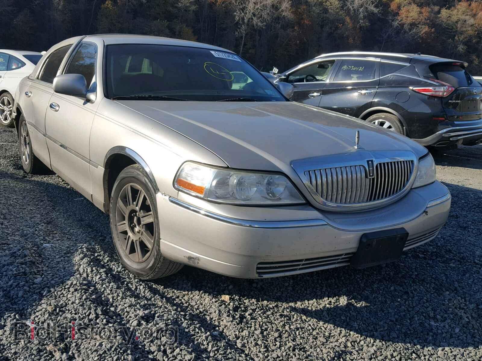 Photo  - LINCOLN TOWNCAR 2006