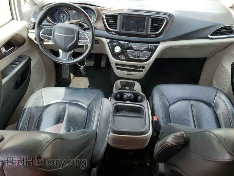 2019 Chrysler PACIFICA (VIN 2C4RC1BG1KR539668) — photo 8 of 13