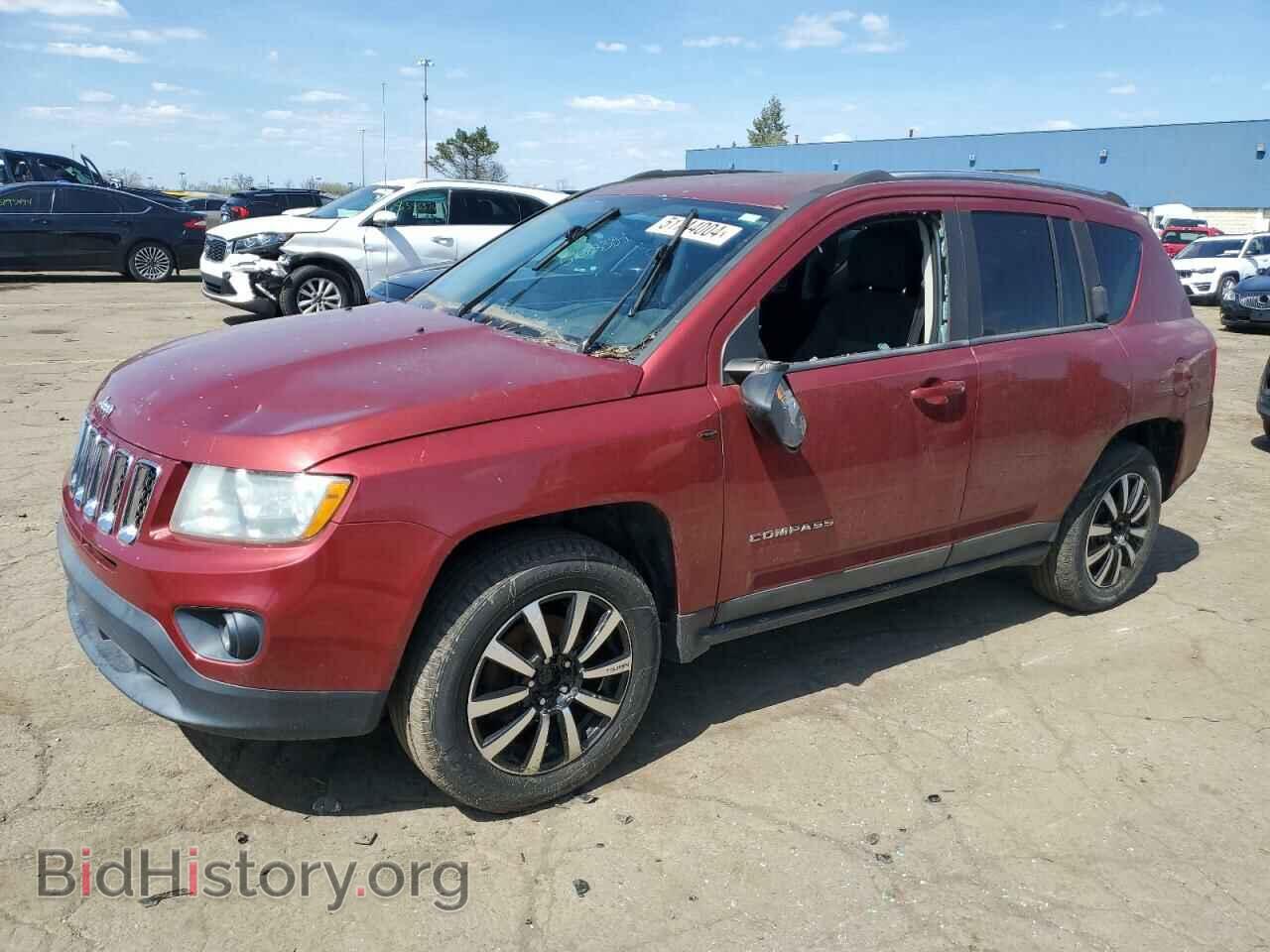 Photo 1J4NF4FB2BD192919 - JEEP COMPASS 2011